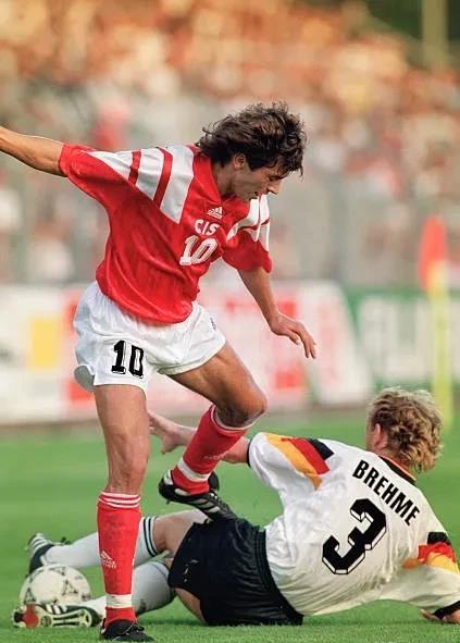 马赛逆转丹麦，佩德里爆发神勇