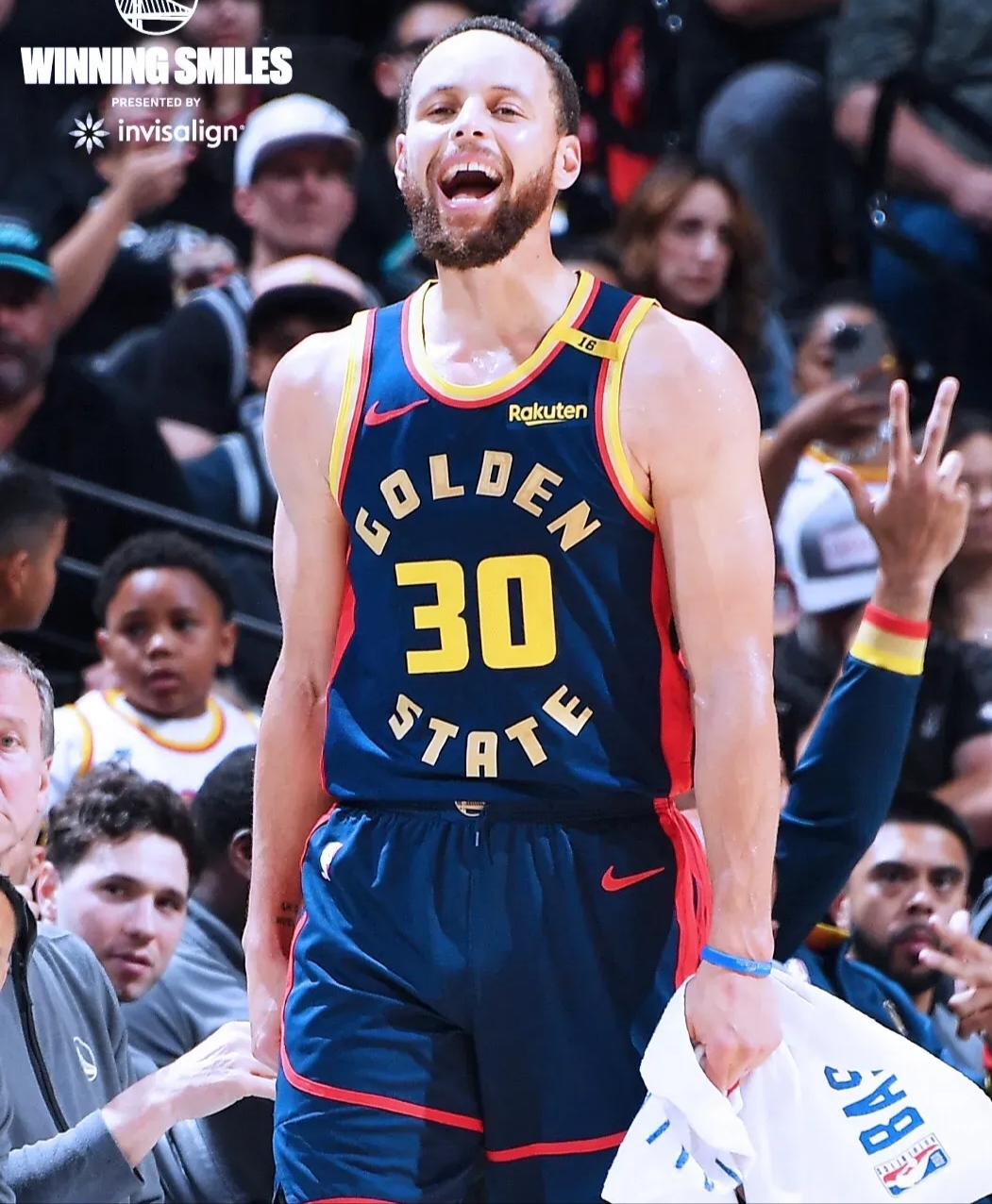 勇士爆冷雄鹿，库里高光表现