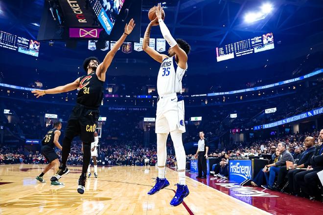 独行侠翻盘灰熊,萨姆·米切尔一己之力扛起全队 独行侠翻盘灰熊,萨姆·米切尔一己之力扛起全队