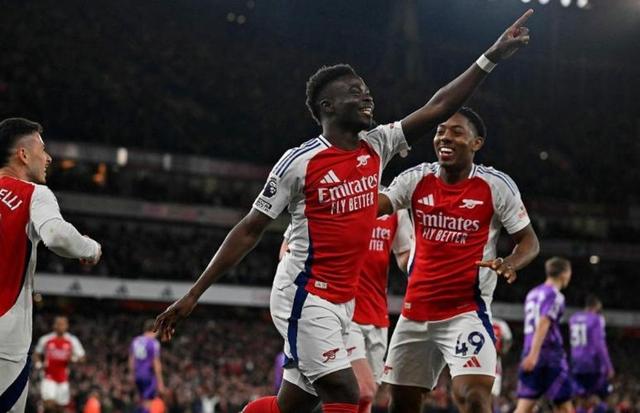 包含冷门频出！足球战况跌宕起伏的词条