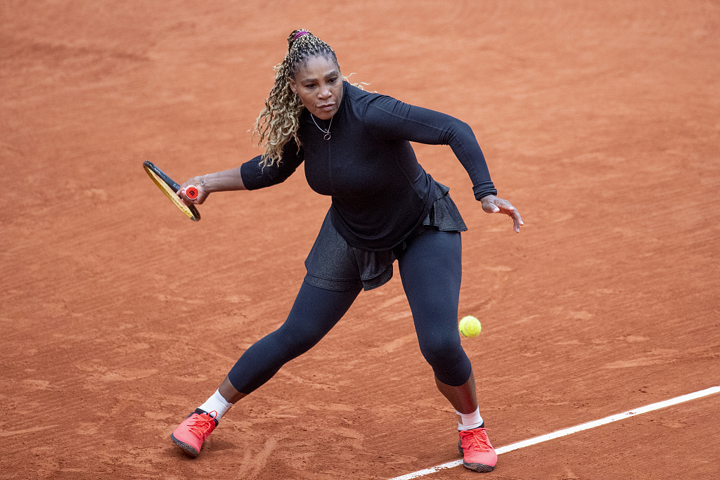 橄榄球明星选手受伤退赛，引发热议