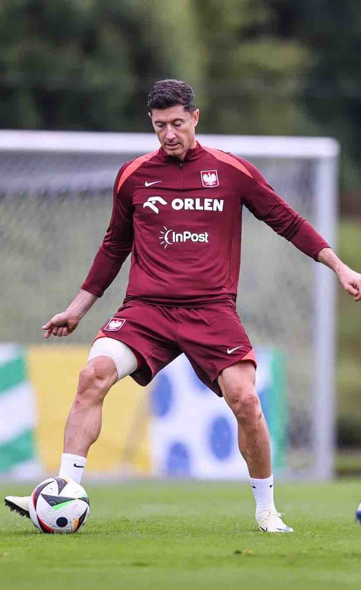 巴黎完胜土耳其，莱万点燃赛场