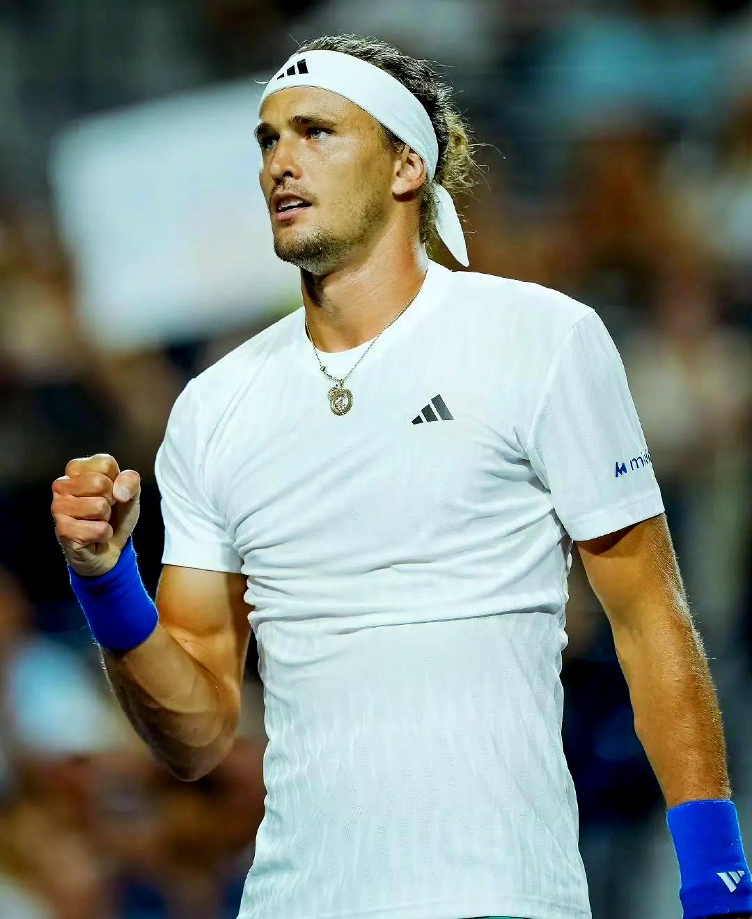 法网鏖战澳网，兹维列夫点燃赛场