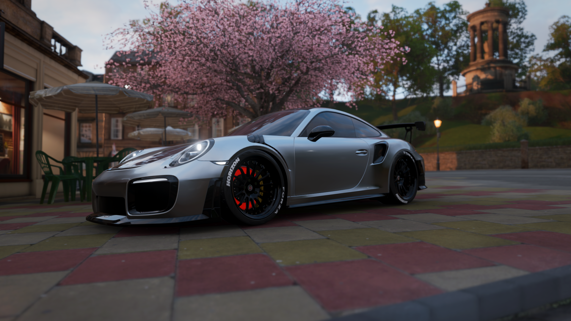 集体主义战车与孤星闪耀，两种胜利的美学激荡