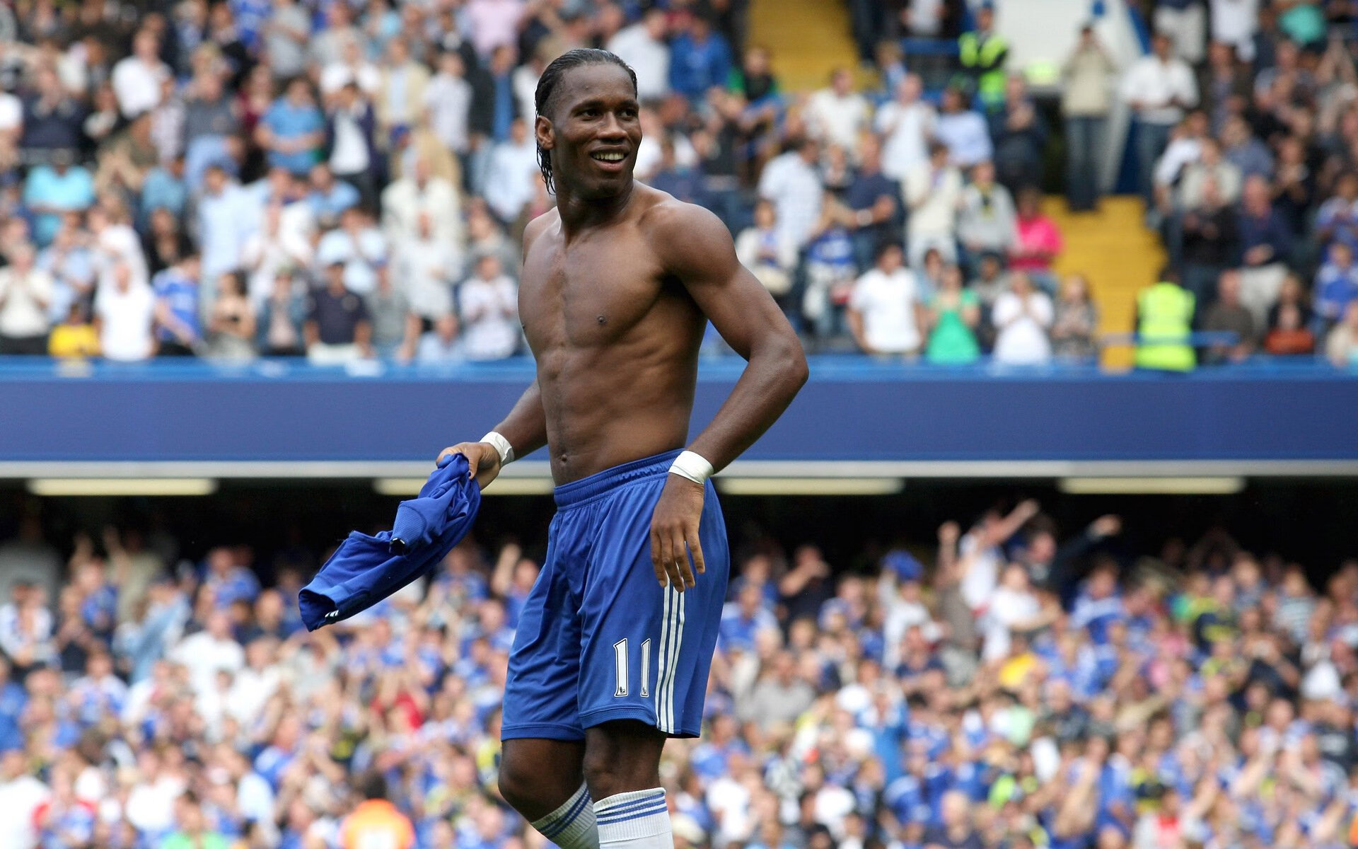 双城记，风暴眼里的冷静与绿茵场上的獠牙