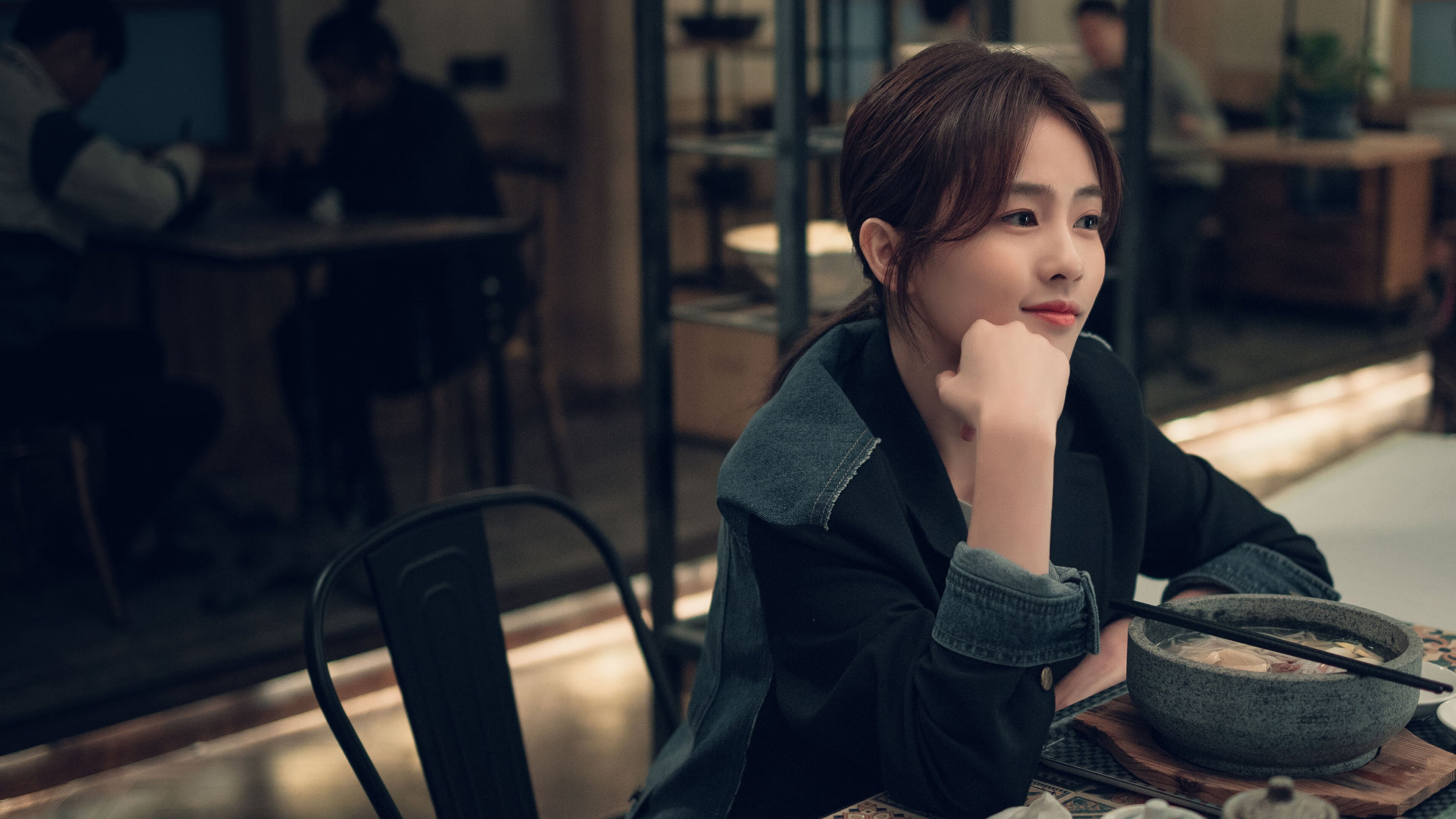 当太阳升起活塞停转，德罗赞以F1冠军姿态接管赛道般的球场